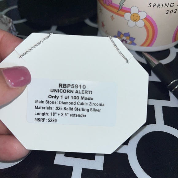 5910 Bomb Party Unicorn necklace - Picture 3 of 3